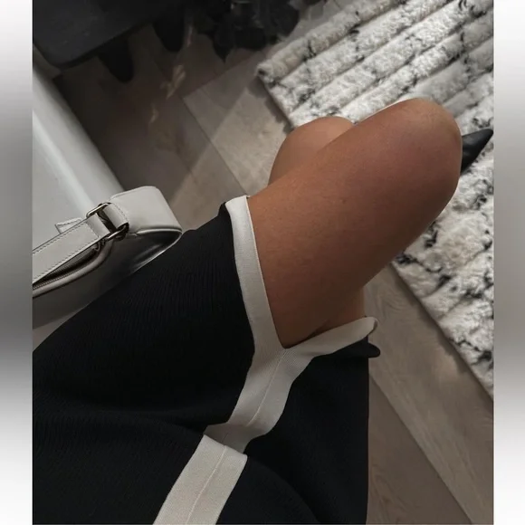 Black and white contrast knit v neck sleeveless midi dress with vented slit - Picture 9 of 11